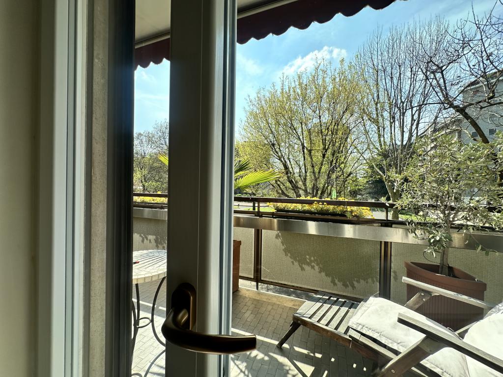 10_Soggiorno finesra aperta